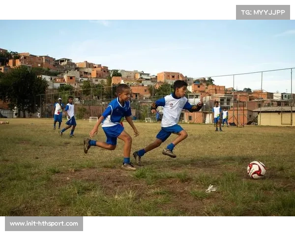 足球公益活动覆盖贫困社区,青少年参与度提升